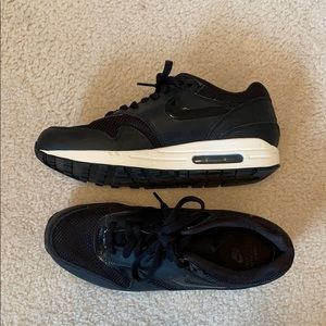 Women’s Black Nike Air Max 1